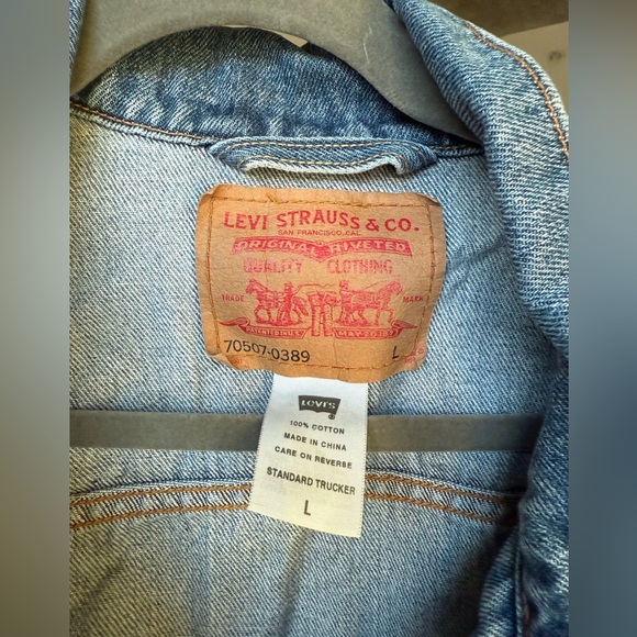 Levi’s Men’s Standard Trucker Jacket Classic Blue Denim Distressed Grunge Y2K - Picture 5 of 6